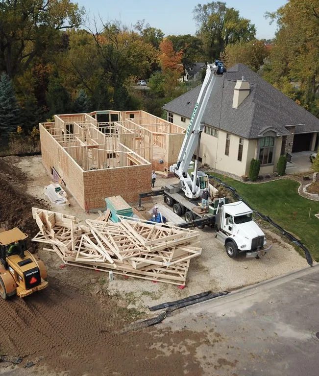 Crane setting trusses on a Klasic Exteriors new construction project